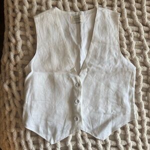 Dissh white linen vest